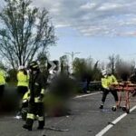 Brescia, auto falcia gruppo di moto sulla statale Gardesana: cinque motociclisti feriti, due gravi