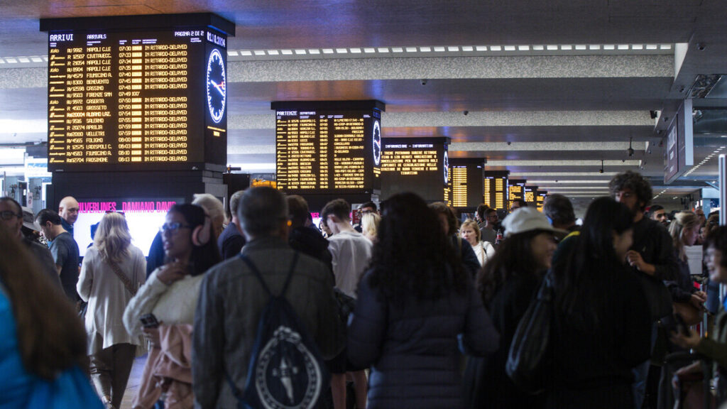 "Guasti tecnici Alta Velocità Roma-Napoli: ritardi treni fino a 70 minuti in Italia"