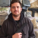 "Arresto di un 26enne a Roma con 60mila euro, 46 kg di droga e una pistola."