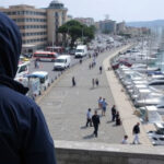 "Arresto di un albanese a Fiumicino per traffico di droga con criptofonini, proveniente dalla Spagna."