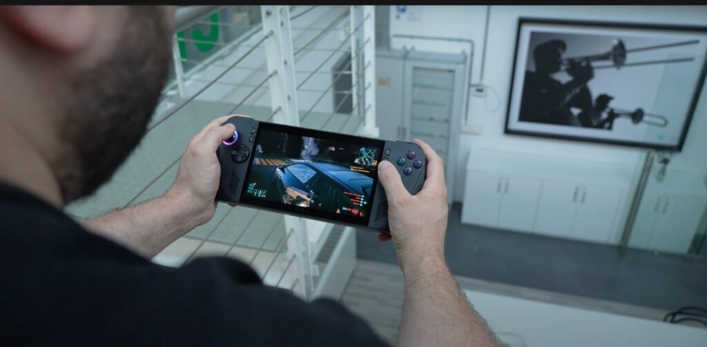 ALT: "Asus ROG Ally 2: video ufficiale che presenta novità e miglioramenti del nuovo dispositivo gaming."