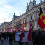 "Corteo a Milano per il 50° anniversario di Sergio Ramelli con saluto romano e commemorazione."