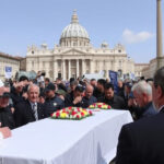 "Funerali di Papa Francesco: dettagli sulla cerimonia, date e piano di sicurezza a Roma."