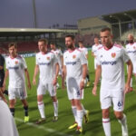 "Il Lecce in campo con maglia bianca per protestare contro la Lega Serie A."