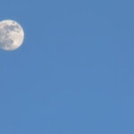 "Immagine della Luna dei fiori di maggio che brilla nel cielo il 12 maggio, simbolo di bellezza e natura."