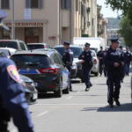 "Operazione Carabinieri contro traffico illecito di rifiuti: tre aziende coinvolte in Toscana e Campania."