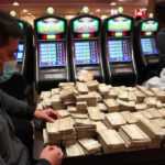 "Immagine della sala giochi illegale a Catania con attrezzature sequestrate e sanzioni di 100 mila euro."