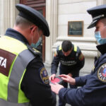 "Carabiniere utilizza defibrillatore per salvare uomo colpito da infarto al tribunale di Trani."