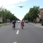 "Atterraggio d'emergenza di un aereo Piper su strada a Padova, nessun ferito tra i passeggeri."