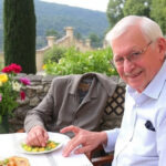 "Anziano di 91 anni ritrovato a Montemesola, riunito con i nipoti per un pranzo emozionante."