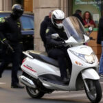 "Arresto di un trentenne a Roma per spaccio di droga, con armi e 20 mila euro sequestrati."