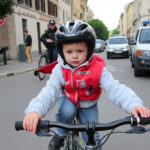 "Tragedia a Barletta: bimbo di 4 anni muore dopo caduta dalla bici, indagini della Polizia in corso."