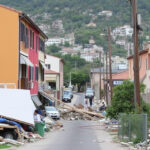 "Impatto del ciclone Ines in Sicilia e chiusura scuole in Calabria per allerta meteo del 16 maggio."