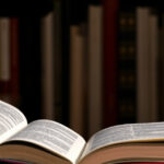 ALT: "Impatto delle traduzioni sul significato di libri e film famosi"