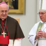 ALT: "Il cardinale spagnolo Artime sfida i cardinali italiani Parolin e Pizzaballa nel conclave del 7 maggio."