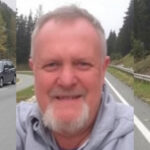"Incidente mortale a Perarolo di Cadore: motociclista di 61 anni deceduto e cinque feriti"