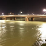 "Maltempo a Milano: Ponte Lambro colpito da esondazione del fiume e allagamenti"