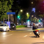 "Incidente mortale su via Prenestina a Roma: pedone investito da motociclista di 20 anni."