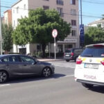 ALT: "Aggressione a Viareggio: un 37enne coinvolto in una rissa danneggia un'auto e aggredisce un passante."