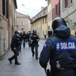 "Arresto coppia Lodi spaccio droga, tentativo fuga e resistenza forze ordine"