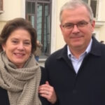 ALT: "Genitori di Chiara Poggi chiariscono il mistero della borsa, affermando: 'È sempre stata con noi'."