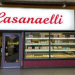 ALT: "Pasticceria Saracinelli durante le riprese del film 'La bambina di Chernobyl' in città."