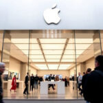 "Meta lancia negozi fisici simili agli Apple Store per espandere la rete commerciale."