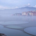 "Immagine che illustra la siccità in Italia, evidenziando le regioni meridionali a rischio di crisi idrica nel 2025."