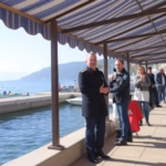 "Il Capo della Polizia Vittorio Pisani rende omaggio a Beppe Montana a Porticello, commemorazione significativa."