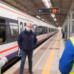 "Assessore Terzi visita la stazione di Asso dopo i lavori di riqualificazione per migliorare i trasporti."