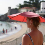 "Statistiche Codacons 2025: il 50% degli italiani rinuncia alle vacanze estive."