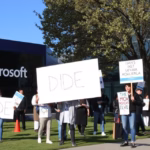 "Protesta al campus Microsoft contro la collaborazione con Israele da parte di dipendenti e attivisti."
