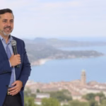 "Matteo Ricci presenta i candidati del Piceno a San Benedetto, discutendo di turismo nelle Marche."