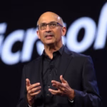 "Satya Nadella guida Microsoft verso una nuova era con focus su intelligenza artificiale e sicurezza informatica."