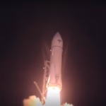 ALT: Video di SpaceX che mostra il rientro e l'ammaraggio della Starship, evidenziando i danni subiti durante la manovra.