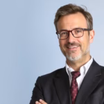 ALT: Mauro Corona svela il suo sorprendente patrimonio in un'intervista a Carta Bianca.