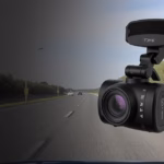 "Dash cam 70mai T800 4K con registrazione su tre canali per sicurezza avanzata in auto."