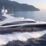 ALT: "Dettagli e costo dello yacht 'Santiago' di Stefano De Martino"