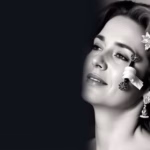 ALT: "Virginia Bocelli, giovane talentuosa cantante, incanta con la sua bellezza e voce straordinaria."