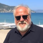 ALT: "Gerry Scotti nelle sue dimore tra Milano e Alassio, esplorando la vita privata del celebre conduttore."