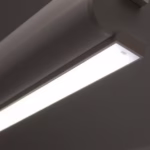 "Lampada LED Lidl a 6,99 euro, confronto con prezzi Ikea superiori."